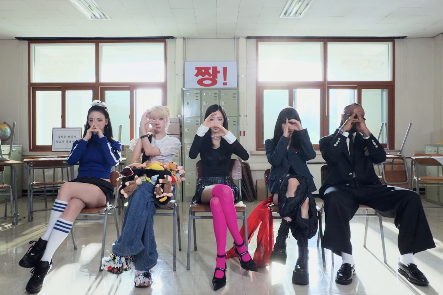 Watch: aespa And Ty Dolla $ign Show How They Switch It Up In Bold MV For B-Side “Switchblade” Watch: aespa And Ty Dolla $ign Show How They Switch It Up In Bold MV For B-Side "Switchblade"