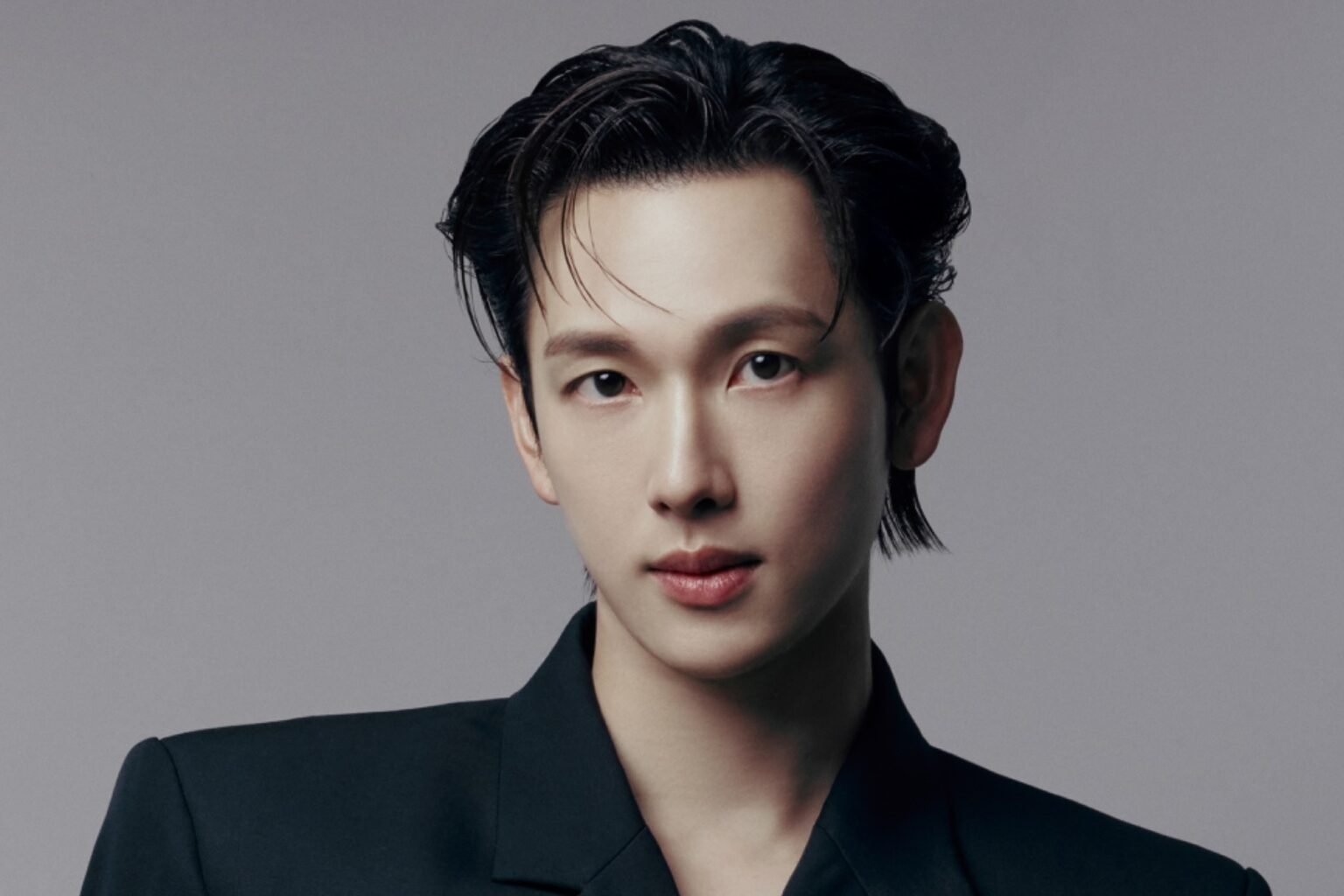 Yim Si Wan Unveils Dashing New Profile Photos Yim Si Wan Unveils Dashing New Profile Photos