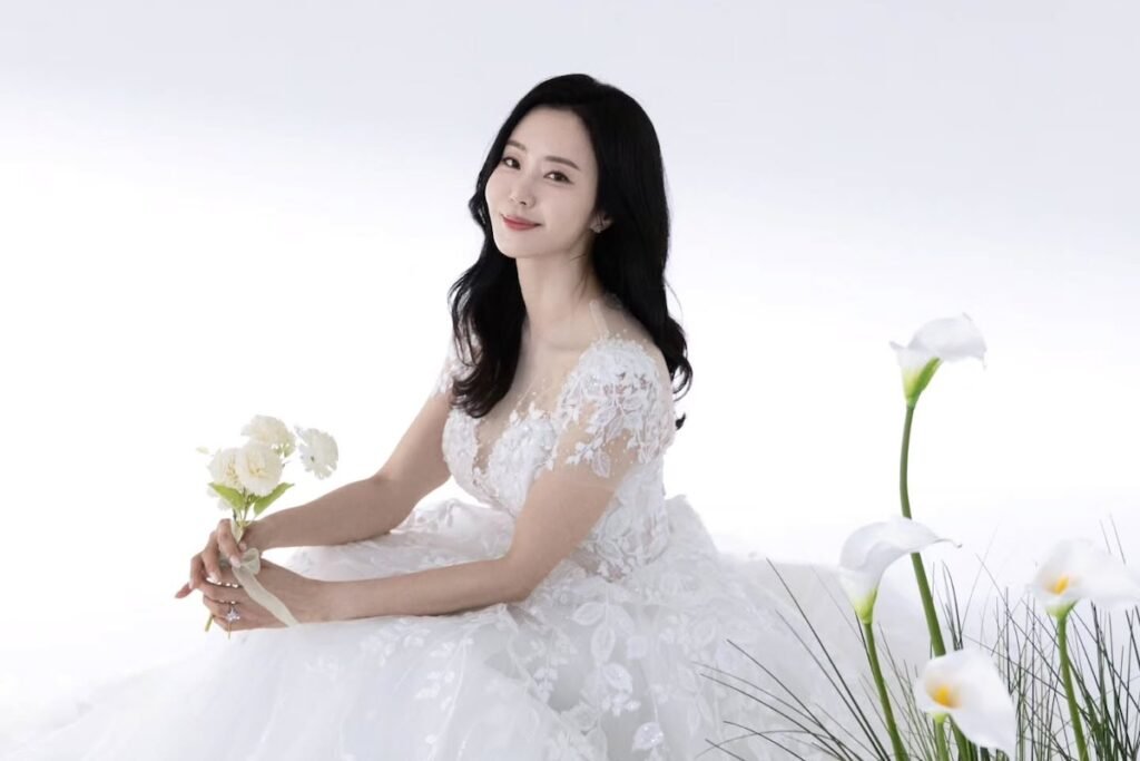 Actress Ban Min Jung Shares Beautiful Wedding Pictorial On Wedding Day Actress Ban Min Jung Shares Beautiful Wedding Pictorial On Wedding Day