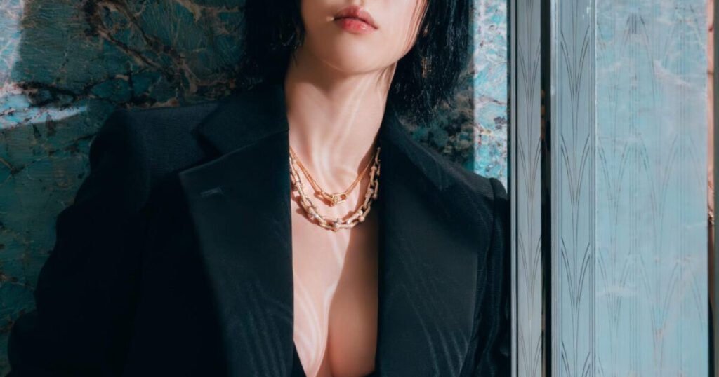 "Bathing With Dad Until 20" - Actress' Questionable Revelation Gets Reexamined
