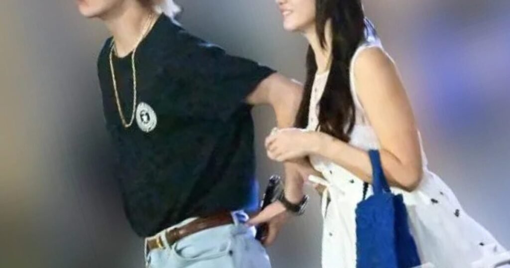 Beloved Actress Exposed For Date With Top Male Idol — 7 Years Younger Beloved Actress Exposed For Date With Top Male Idol — 7 Years Younger