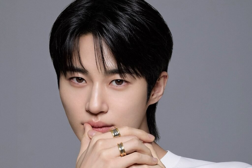 Byeon Woo Seok's Agency Issues Warning Against Invasions Of Privacy + Threatens Legal Action