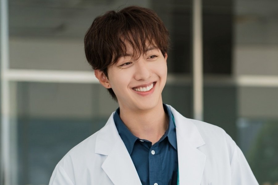CNBLUE’s Lee Jung Shin Is A Handsome And Affectionate Doctor In New Drama “What A Boss Wants” CNBLUE's Lee Jung Shin Is A Handsome And Affectionate Doctor In New Drama "What A Boss Wants"