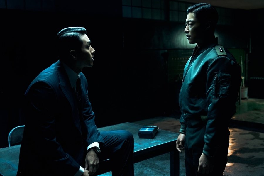 Hyun Bin And Woo Do Hwan Face Off In Interrogation Room In "Made In Korea 2"