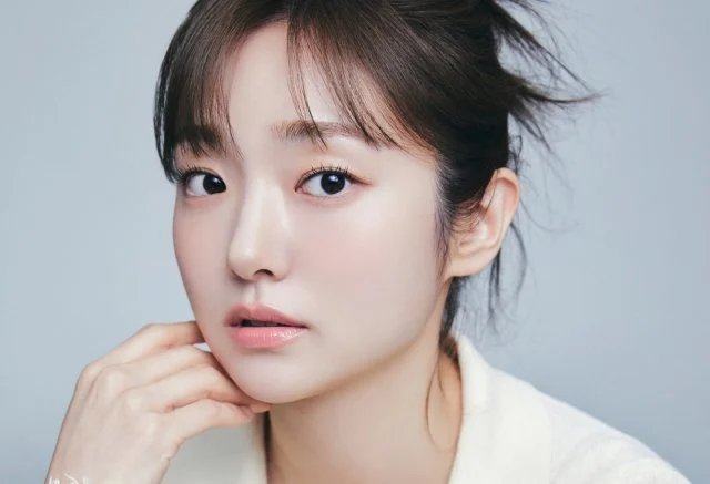 [Interview] Kim Hye-jun Reveals her Ultimate Celebrity Crush  (2026/09/12)