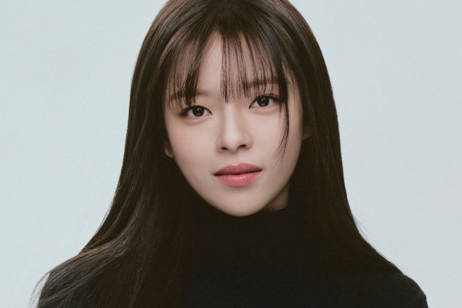 Jeongyeon Unveils Dashing New Profile Photos Jeongyeon Unveils Dashing New Profile Photos