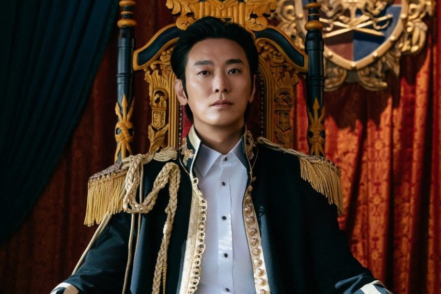 Ju Ji Hoon Exudes Charisma As Emperor While Concealing His Insecurities In “The Remarried Empress”