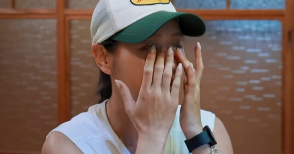 K-Pop Star Breaks Down Filming Right After Death Of Her Dad K-Pop Star Breaks Down Filming Right After Death Of Her Dad
