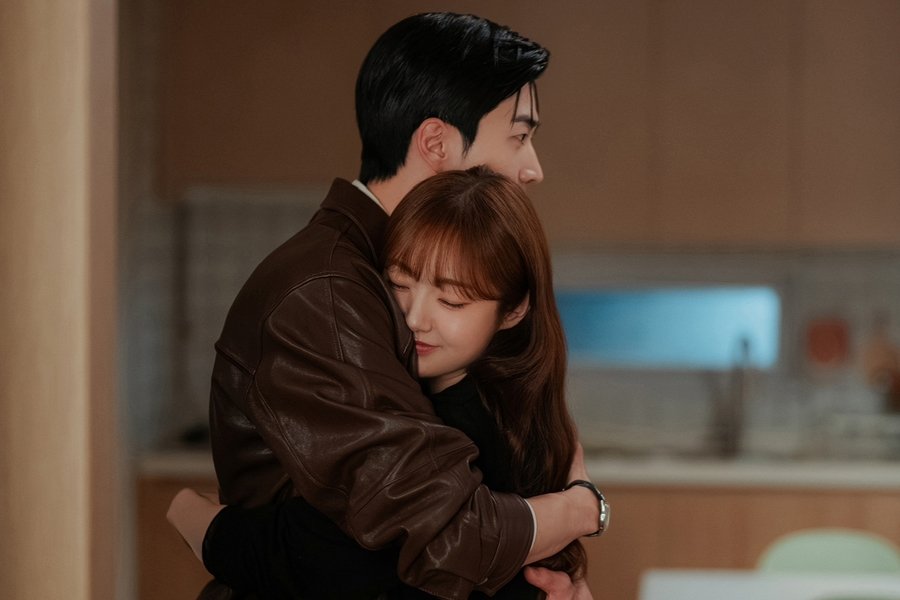 Kang Hoon And Kim Hye Jun Face Final Crossroads In Their Relationship In “My Bias, My Boss” Finale Kang Hoon And Kim Hye Jun Face Final Crossroads In Their Relationship In “My Bias, My Boss” Finale