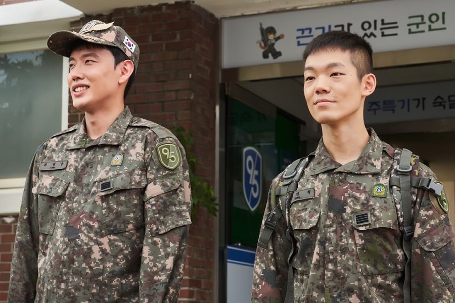 Kim Hee Soo And Lee Jung Hyun Finally Get Their Long-Awaited Discharge In “New Recruit 4: Sabotage” Kim Hee Soo And Lee Jung Hyun Finally Get Their Long-Awaited Discharge In “New Recruit 4: Sabotage”