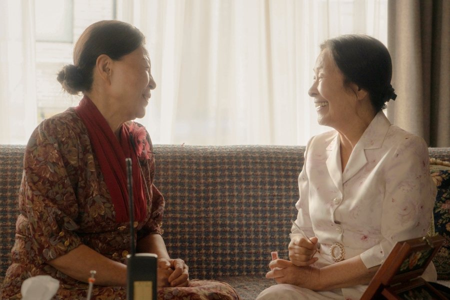 Kim Hye Ja And Cha Mi Kyung Revisit A Lifelong Friendship As Memories Fade In “Still Shining” Kim Hye Ja And Cha Mi Kyung Revisit A Lifelong Friendship As Memories Fade In “Still Shining”