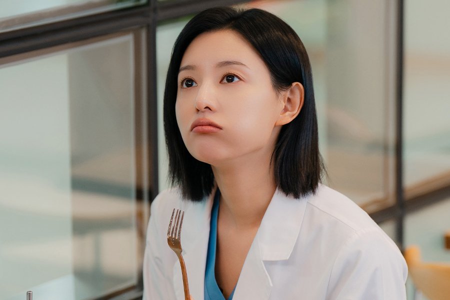 Kim Ji Won Talks About Her Socially Awkward Genius Surgeon Character In “Doctor X” Kim Ji Won Talks About Her Socially Awkward Genius Surgeon Character In “Doctor X”
