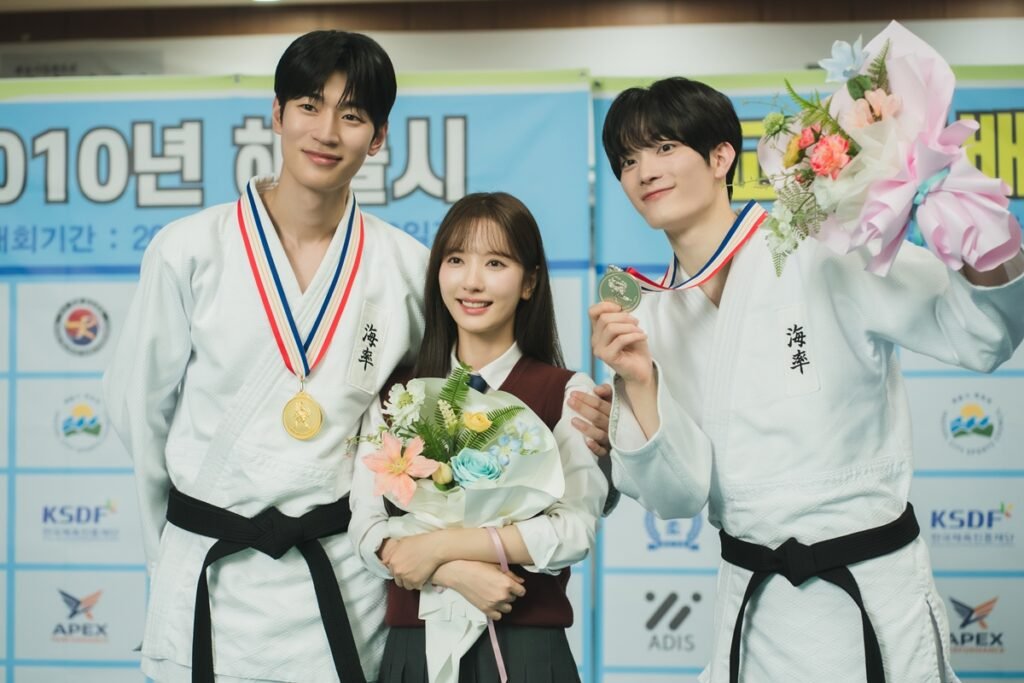 Kim Ji Yeon And Jang Se Hyuk End Up In Each Other’s Bodies While Trying To Save Park Seo Ham In New Drama “Dive Into You” Kim Ji Yeon And Jang Se Hyuk End Up In Each Other’s Bodies While Trying To Save Park Seo Ham In New Drama “Dive Into You”