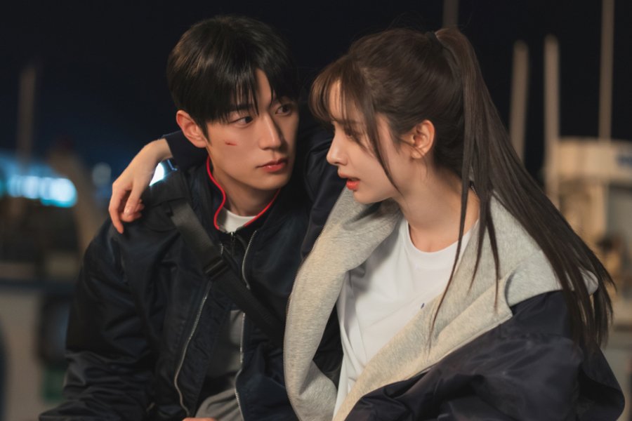 Kim Ji Yeon Refuses To Let Park Seo Ham Slip Away A Second Time In “Dive Into You”