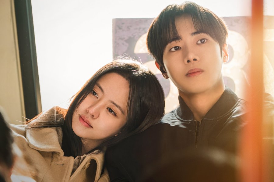 Kim So Hyun Rests Her Head On Choo Young Woo’s Shoulder As They Take First Steps Toward Love In “Between Steps”