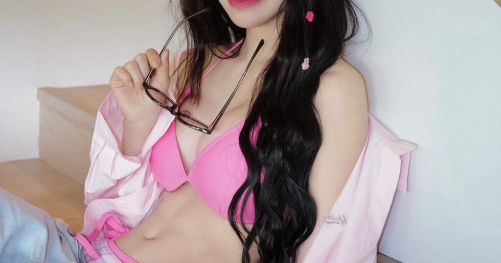 Korean Cheerleader Captivates With Perfect Hourglass Figure Korean Cheerleader Captivates With Perfect Hourglass Figure