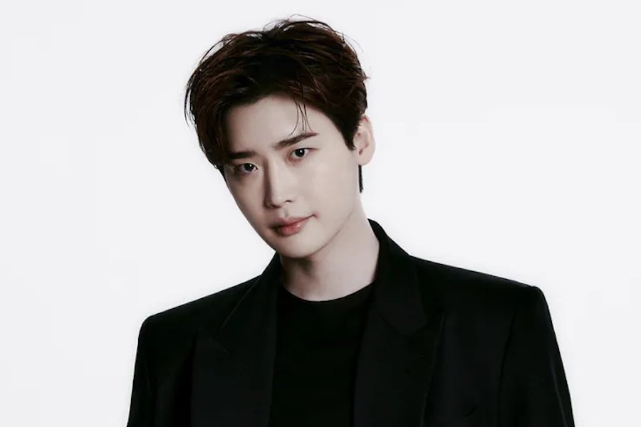 Lee Jong Suk Steps Down From Upcoming Romance Drama