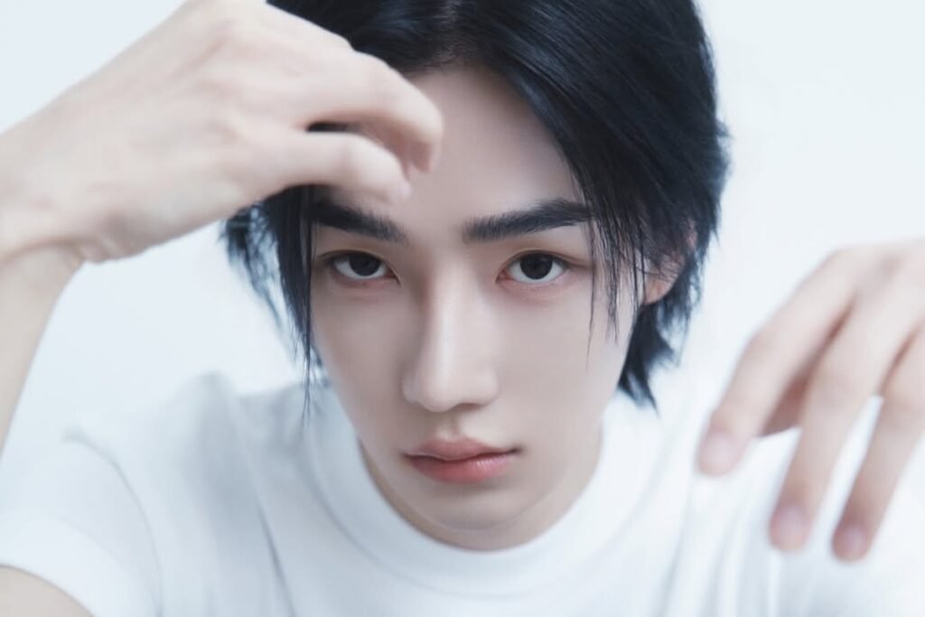 New Signs With New Agency + Poses For Profile Photos New Signs With New Agency + Poses For Profile Photos