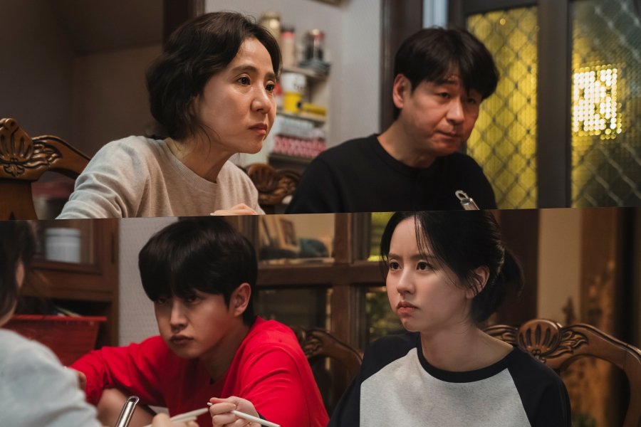 Park Hyuk Kwon, Seo Jeong Yeon, Kim Min Seok, And Kim So Hyun Are A Family Full Of Bickering And Love In “Between Steps” Park Hyuk Kwon, Seo Jeong Yeon, Kim Min Seok, And Kim So Hyun Are A Family Full Of Bickering And Love In “Between Steps”