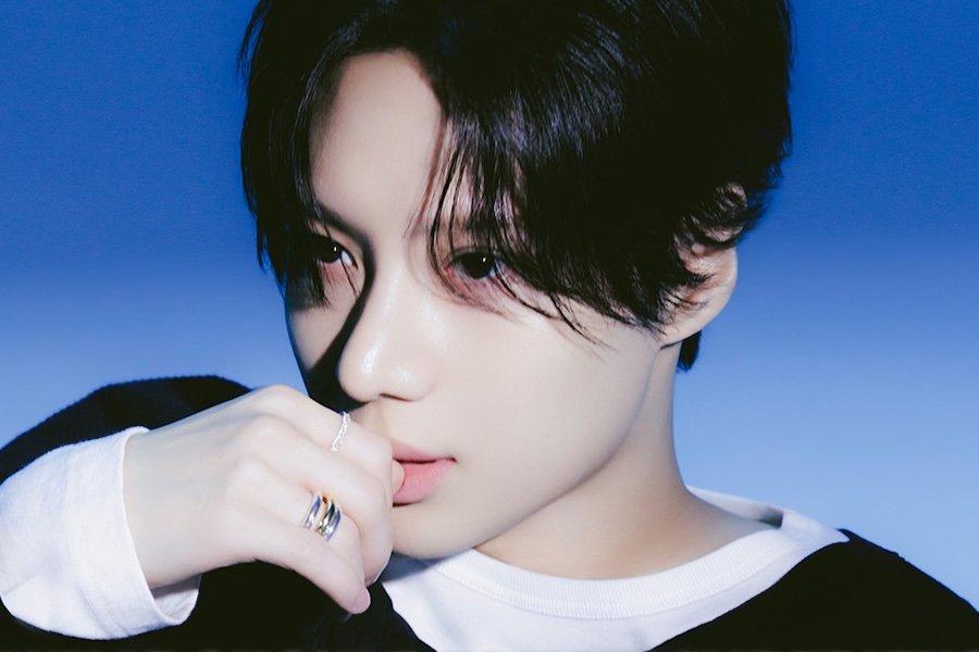SHINee’s Taemin Reveals New Version Of Official Light Stick SHINee's Taemin Reveals New Version Of Official Light Stick