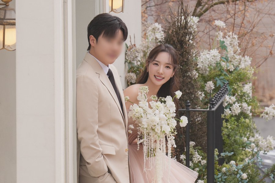 STELLAR's Minhee Announces Wedding Date With Beautiful Photos