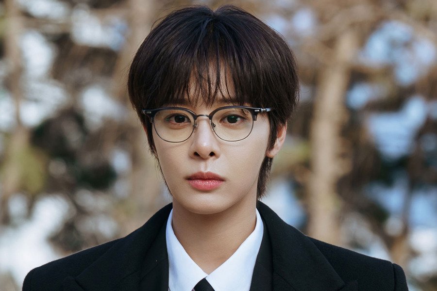 Seol In Ah Goes Undercover As A Male Secretary In New Drama “Love In Disguise”