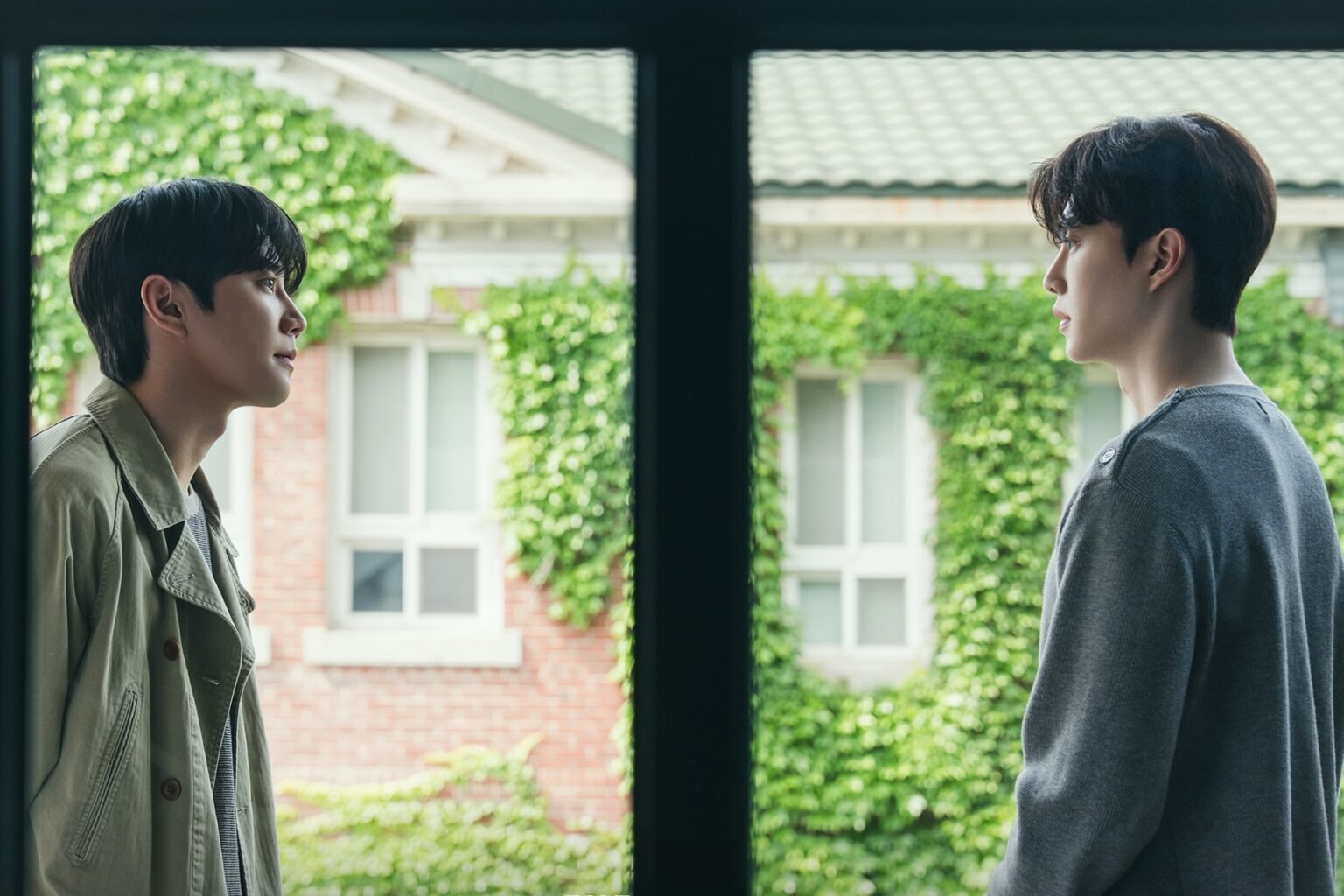 Song Kang Faces A Hostile Lee Jun Young In “Four Hands, Two Sonatas” Song Kang Faces A Hostile Lee Jun Young In "Four Hands, Two Sonatas"
