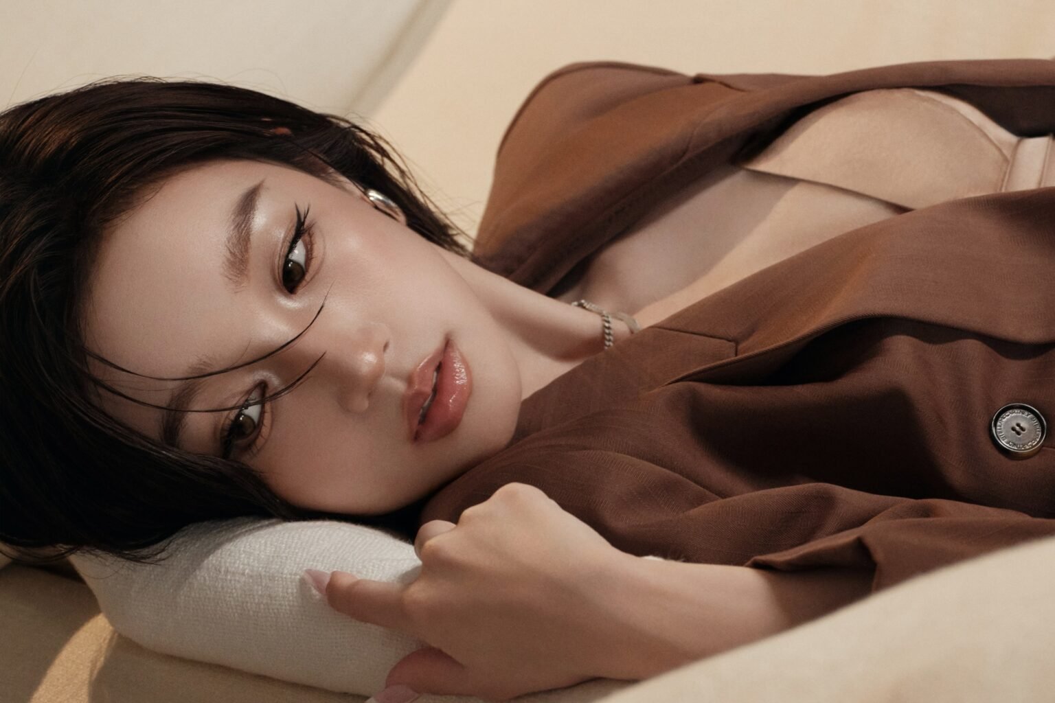 i-dle’s Yuqi Announces Comeback Date With 1st Teasers For “27” i-dle's Yuqi Announces Comeback Date With 1st Teasers For "27"
