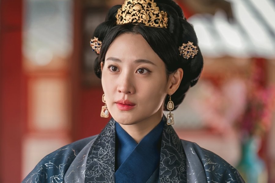 Claudia Kim Is A Princess Who Has Shut Herself Off From The World In New Drama “Sacred Jewel” Claudia Kim Is A Princess Who Has Shut Herself Off From The World In New Drama “Sacred Jewel”
