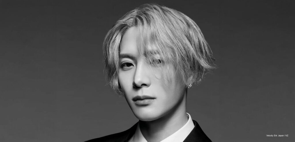 GOT7 Jackson Wang L’OFFICIEL Editorial Alt Text: GOT7 Jackson Wang wearing a tailored black suit and tie for L'OFFICIEL cover story shoot.