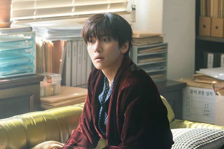 Ji Chang Wook Hits Rock Bottom After Losing His Successful Career In “Merry Berry Love”