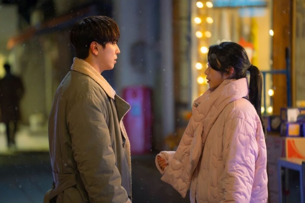 Jung Yong Hwa And Hong Seung Hee Showcase Perfect Romantic Chemistry In New Drama "Oh! My Guard"