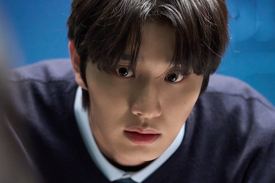 Kim Jae Won Is A Warmhearted Applicant Who Begins To Question Who He Can Trust In “Final Interview” Kim Jae Won Is A Warmhearted Applicant Who Begins To Question Who He Can Trust In “Final Interview”