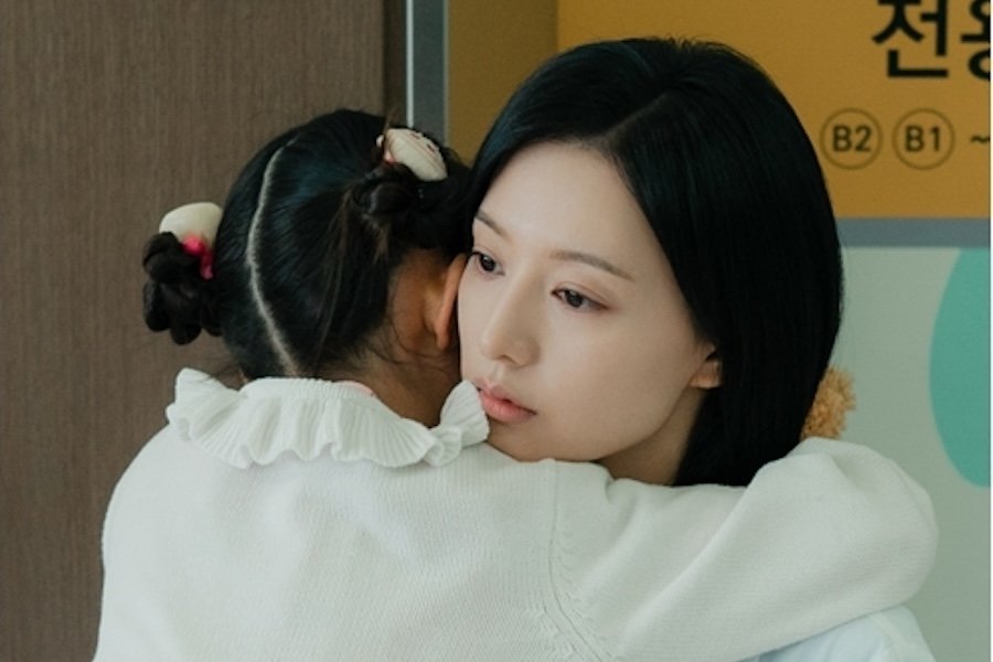 Kim Ji Won Sets Out To Save A Child Patient In "Doctor X"