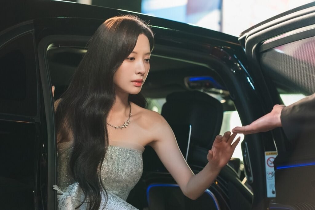 Kim Ji Yeon Returns To The Day Of Park Seo Ham's Death In "Dive Into You"