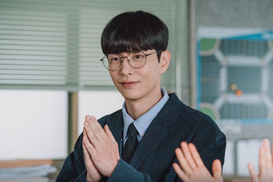 Lee Min Ki Stays Sharp On The Job While Becoming More Emotionally Attuned In “Crash 2” Lee Min Ki Stays Sharp On The Job While Becoming More Emotionally Attuned In “Crash 2”