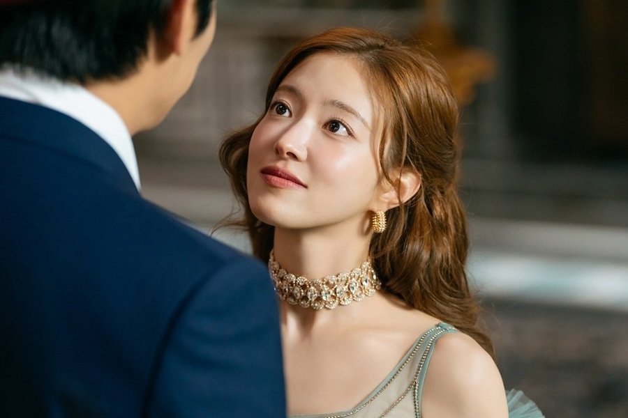 Lee Se Young Is Captivated By Dangerous Desire In New Drama “The Remarried Empress” Lee Se Young Is Captivated By Dangerous Desire In New Drama "The Remarried Empress"