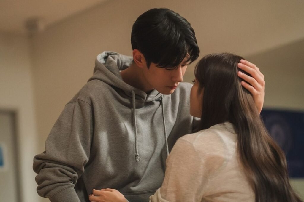 Park Seo Ham And Kim Ji Yeon Practice A Kiss Scene In “Dive Into You” Park Seo Ham And Kim Ji Yeon Practice A Kiss Scene In "Dive Into You"