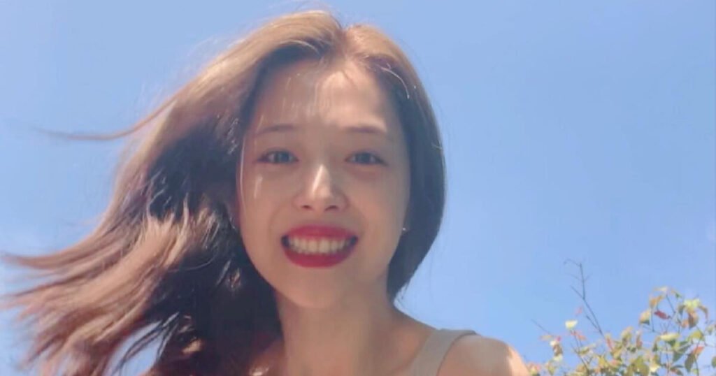 Remembering Sulli, Who Passed Away 7 Years Ago At Age 25 Remembering Sulli, Who Passed Away 7 Years Ago At Age 25