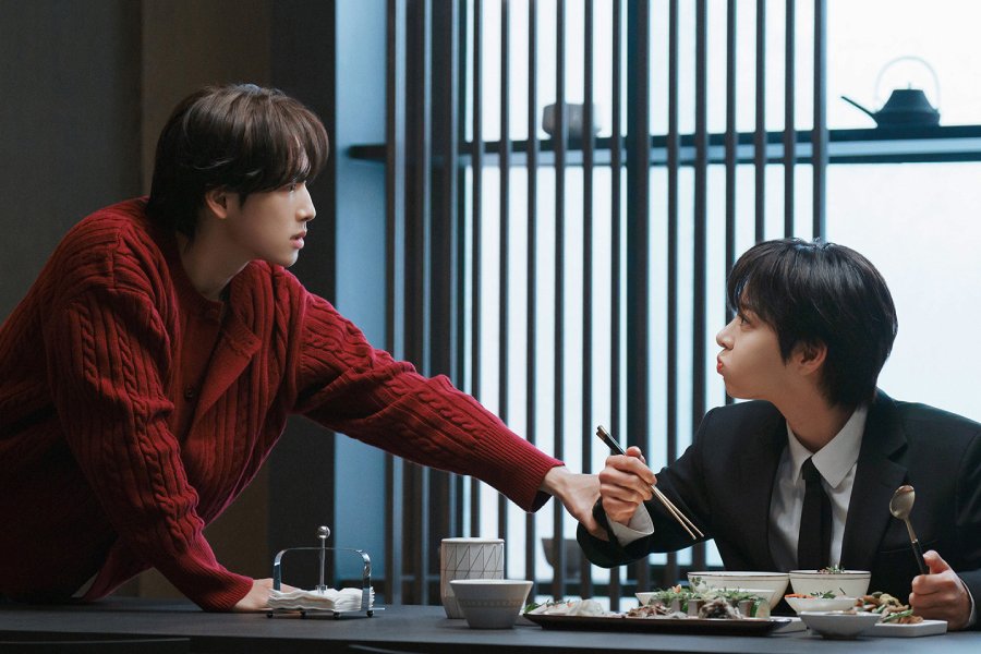 Seol In Ah Takes On All Sorts Of Peculiar Tasks For Yim Si Wan In “Love In Disguise” Seol In Ah Takes On All Sorts Of Peculiar Tasks For Yim Si Wan In “Love In Disguise”