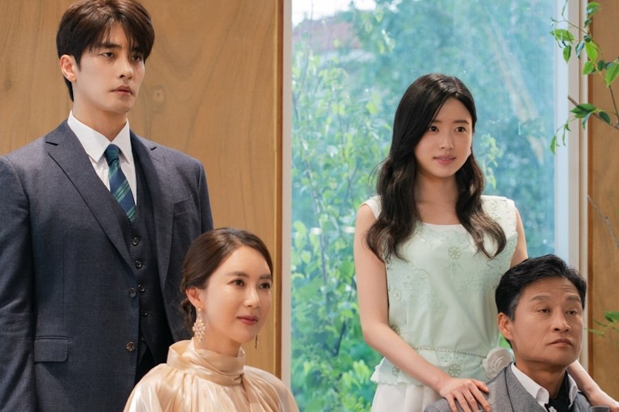Sung Hoon Has A Strained Relationship With His Family In New Drama “What A Boss Wants” Sung Hoon Has A Strained Relationship With His Family In New Drama “What A Boss Wants”
