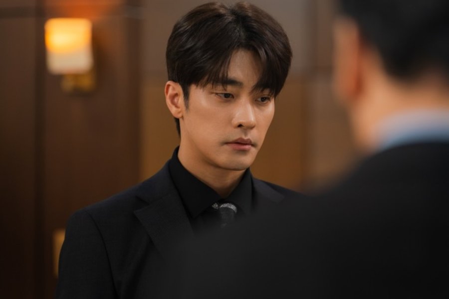 Sung Hoon Struggles With Loneliness And Insomnia Despite Having It All In “What A Boss Wants”
