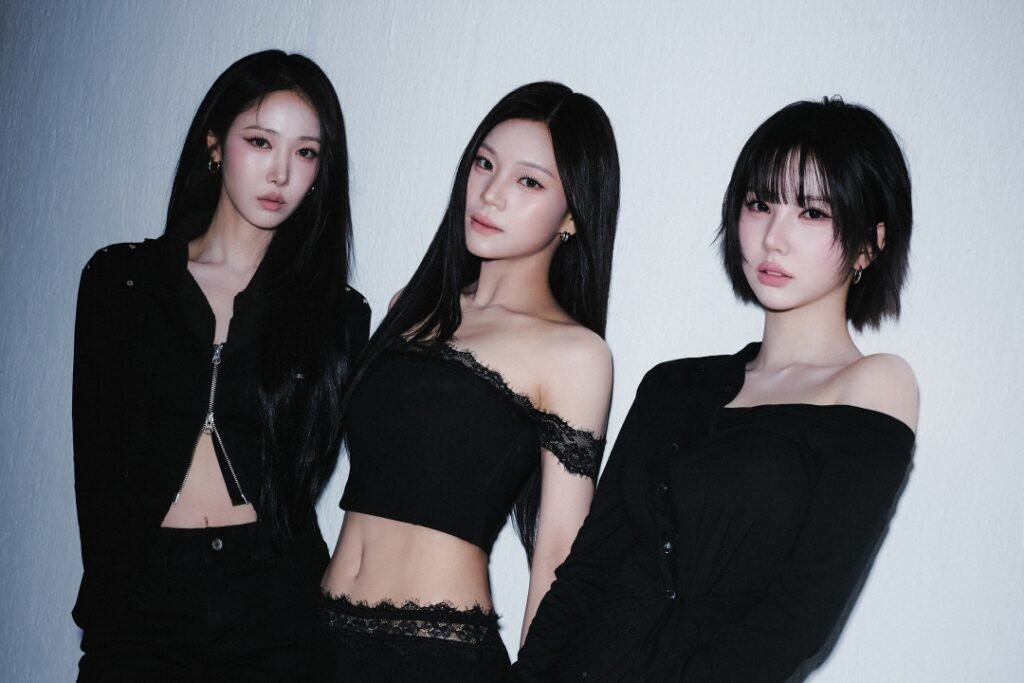 VIVIZ Signs With New Agency; May Have To Change Group Name VIVIZ Signs With New Agency; May Have To Change Group Name