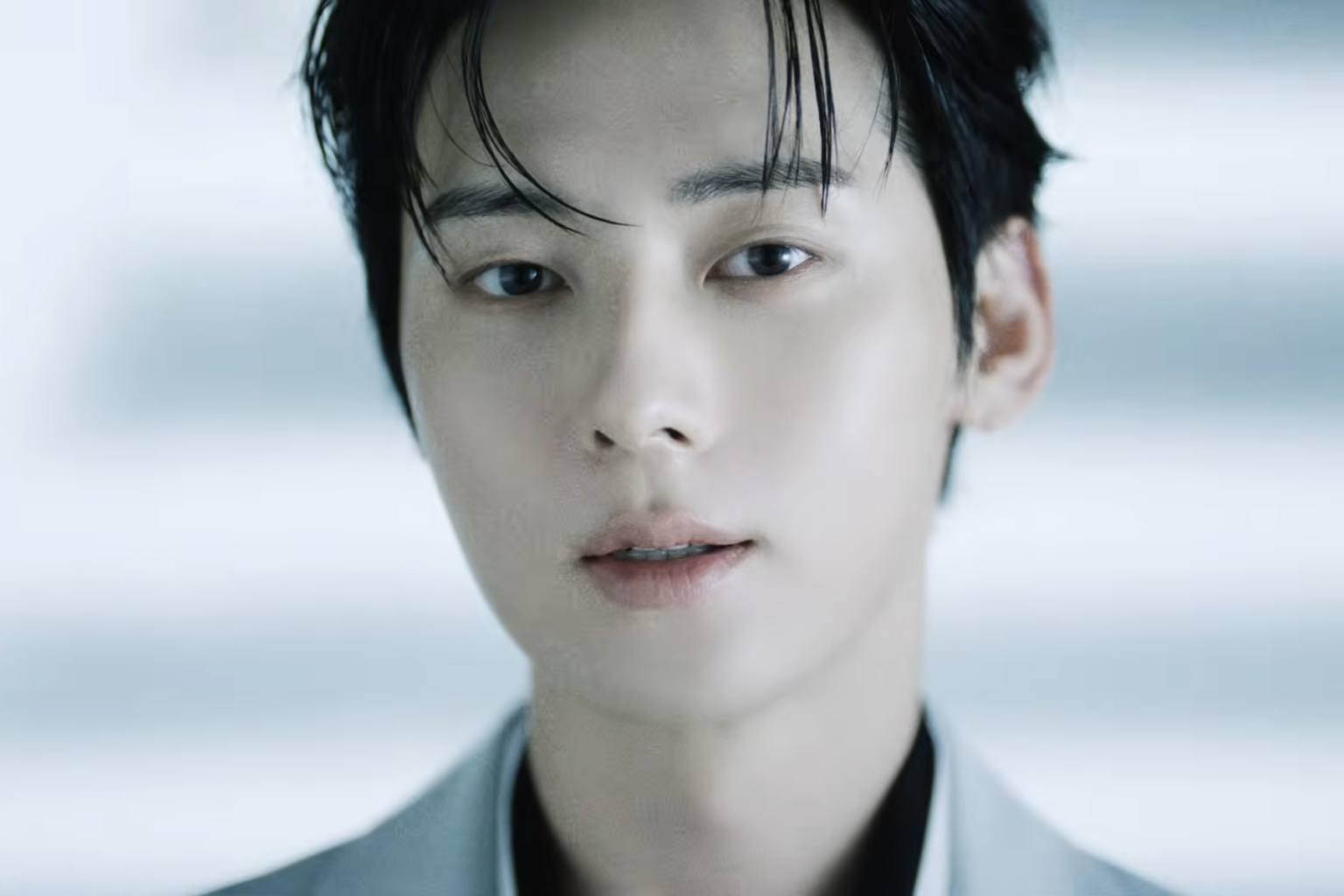 Watch: Hwang Minhyun Honestly Conveys His Feelings In Sleek MV For “OUR” Watch: Hwang Minhyun Honestly Conveys His Feelings In Sleek MV For "OUR"
