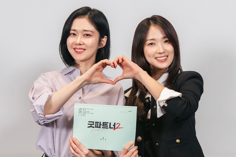 Watch: Jang Na Ra, Kim Hye Yoon, And More Showcase Excellent Chemistry At "Good Partner 2" Script Reading