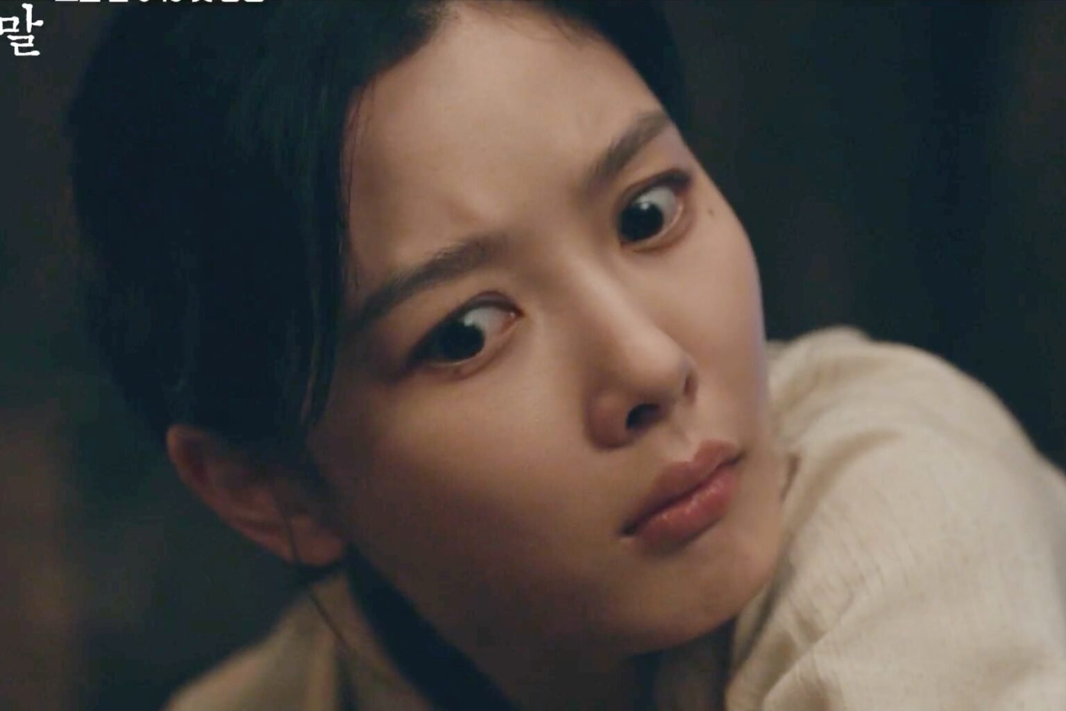 Watch: Kim You Jung Goes Through Park Jinyoung’s Stolen Wallet In “100 Days Of Deception” Preview Watch: Kim You Jung Goes Through Park Jinyoung's Stolen Wallet In "100 Days Of Deception" Preview
