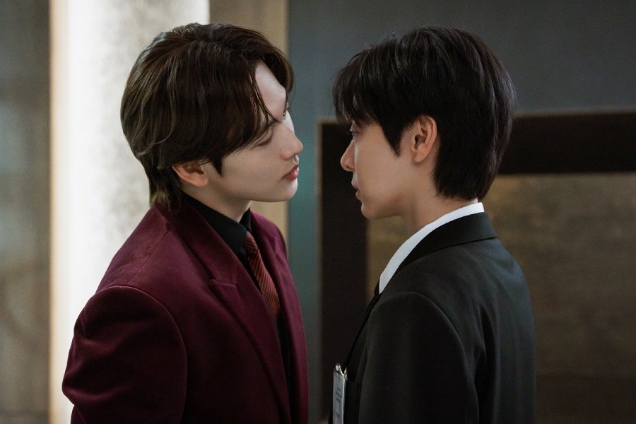 Watch: Seol In Ah Faces Yim Si Wan’s Scrutiny As She Applies To Be His Secretary In “Love In Disguise”