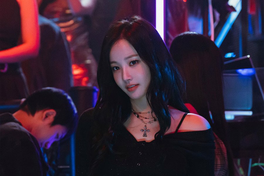 Yeonwoo Balances Professionalism At Work And A Carefree Life After Hours In New Drama “Love In Disguise”