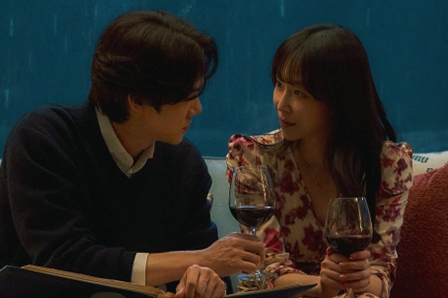 Yoo Yeon Seok And Seo Hyun Jin Praise Each Other’s Acting As They Reunite After 10 Years In “The Perfect Lie” Yoo Yeon Seok And Seo Hyun Jin Praise Each Other’s Acting As They Reunite After 10 Years In “The Perfect Lie”