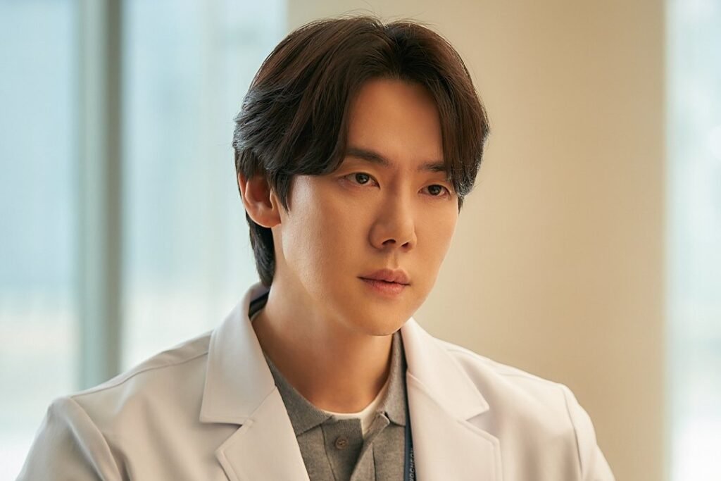 Yoo Yeon Seok Is A Surgeon Who Makes Seo Hyun Jin’s Heart Flutter In “The Perfect Lie” Yoo Yeon Seok Is A Surgeon Who Makes Seo Hyun Jin's Heart Flutter In "The Perfect Lie"